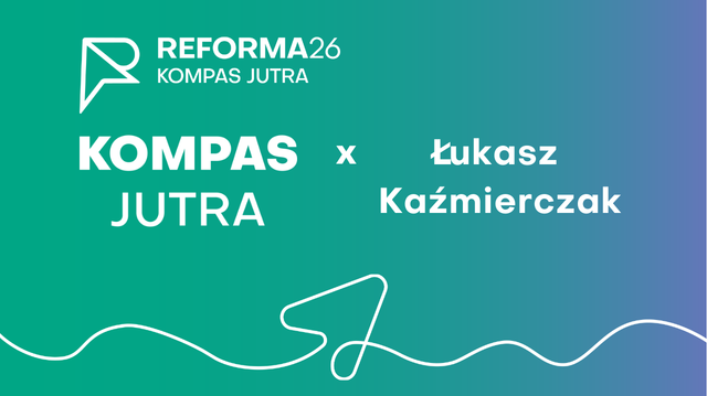 na zielonym tle po lewej stronie białe litery reforma 26 kierunek kompas jutra po prawej biały napis łukasz Kaźmierczak